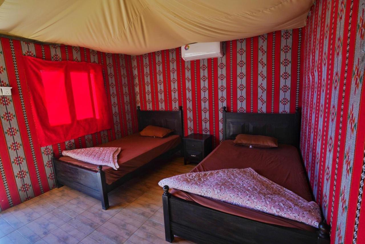 Oryx Camp Hotel Wadi Rum Esterno foto