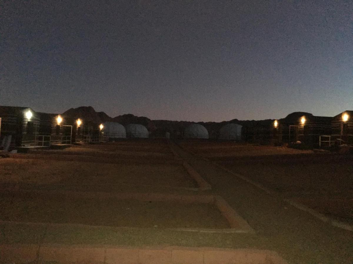 Oryx Camp Hotel Wadi Rum Esterno foto